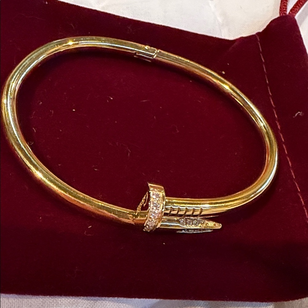 Elegant Gold Bracelet with Crystal Accents - Picture 2 of 4